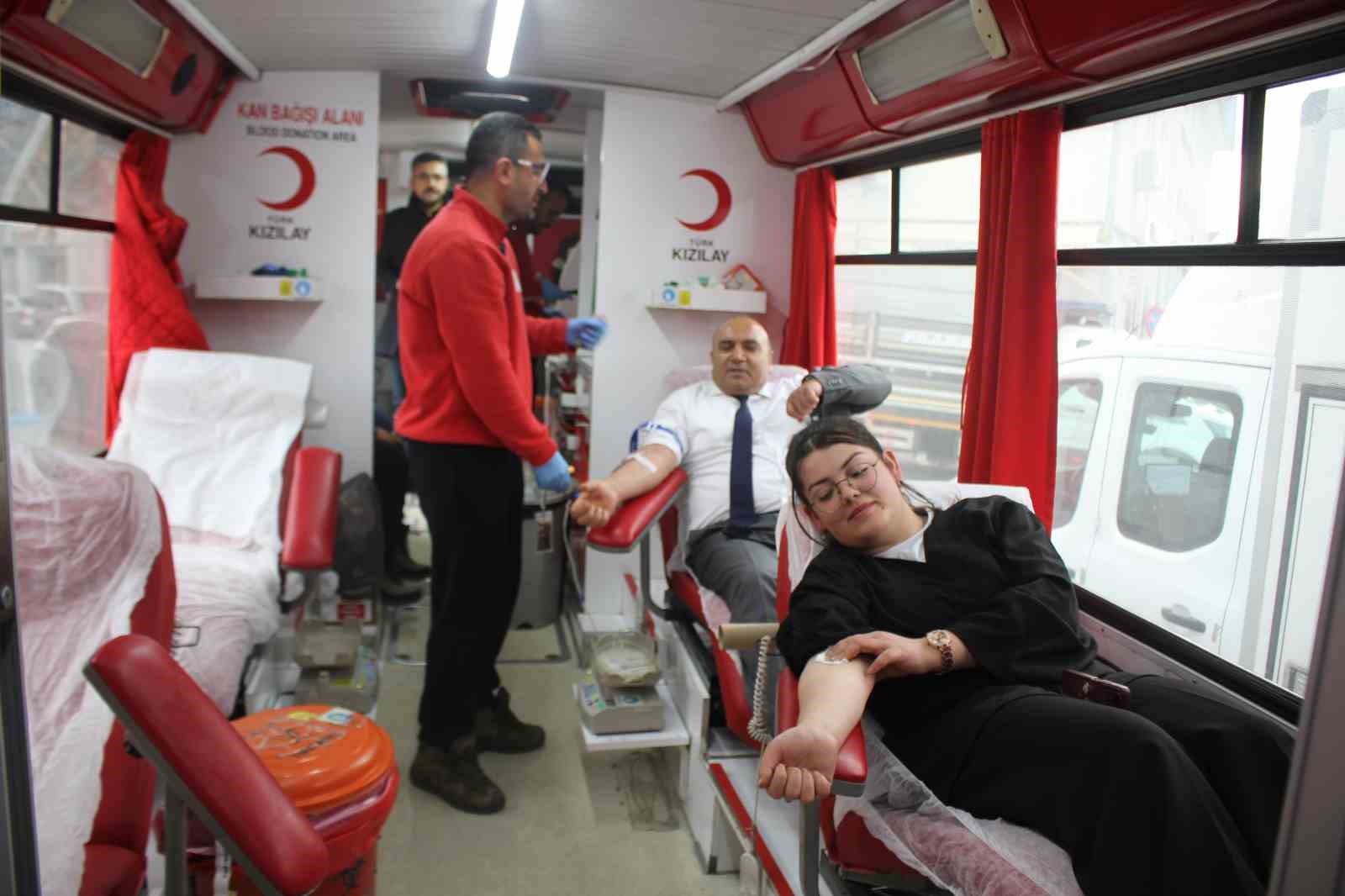 Malazgirt’te kan bağışı kampanyasına yoğun ilgi
