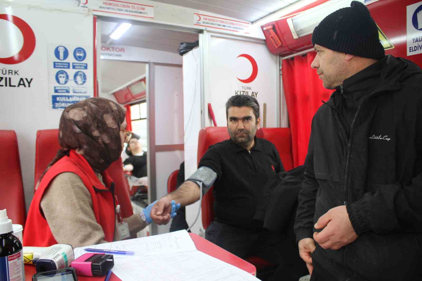Malazgirt’te kan bağışı kampanyasına yoğun ilgi
