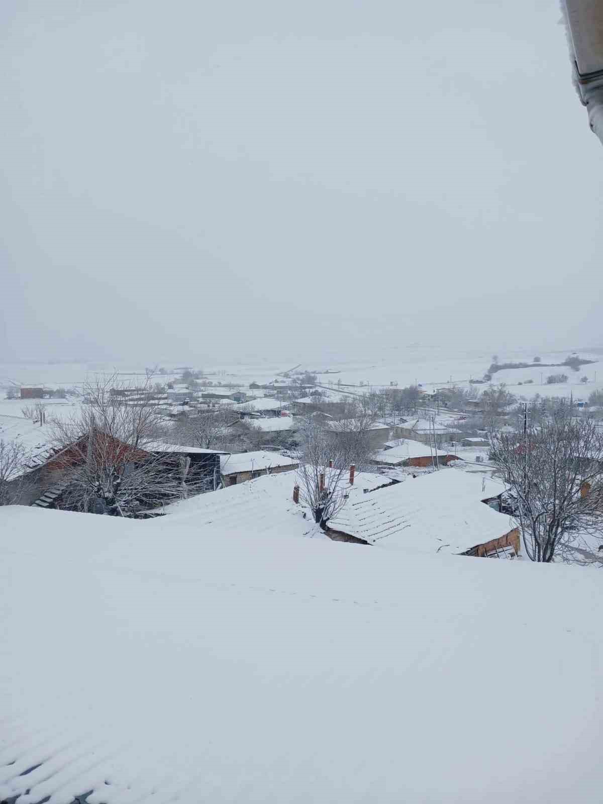 Malkara beyaza büründü : Kar yağışı etkili oluyor
