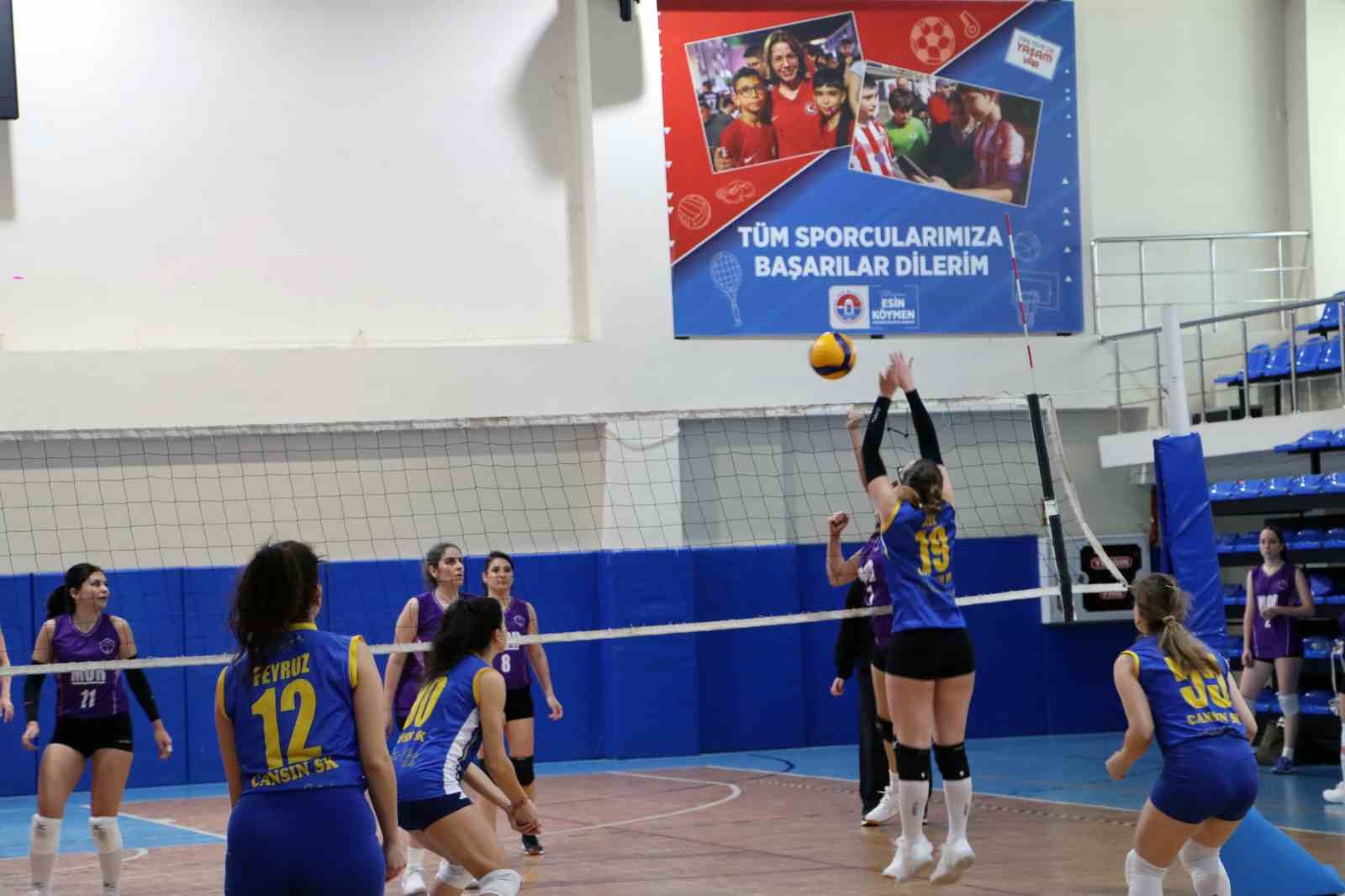 Maltepe’de filede anlamlı turnuva: kadınlar adına manşet attılar
