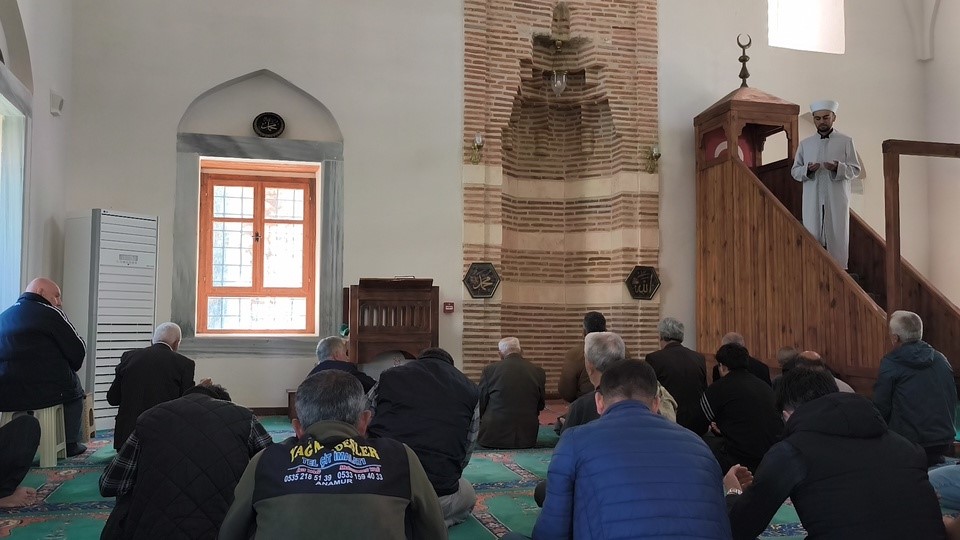 Mamure Kalesi camisinde 700 yıldır ibadet sürüyor
