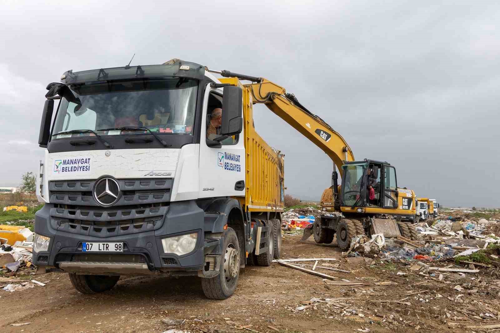 Manavgat Belediyesinden nehir ağzında temizlik çalışması
Manavgat Belediyesinden nehir ağzında temizlik çalışması