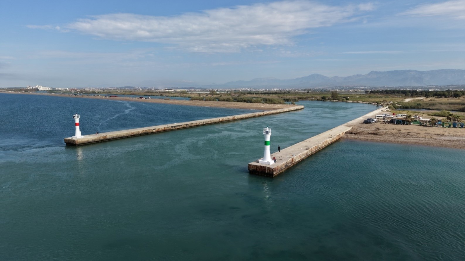 Manavgat mendirekte bulunan 2 deniz feneri yenilendi
