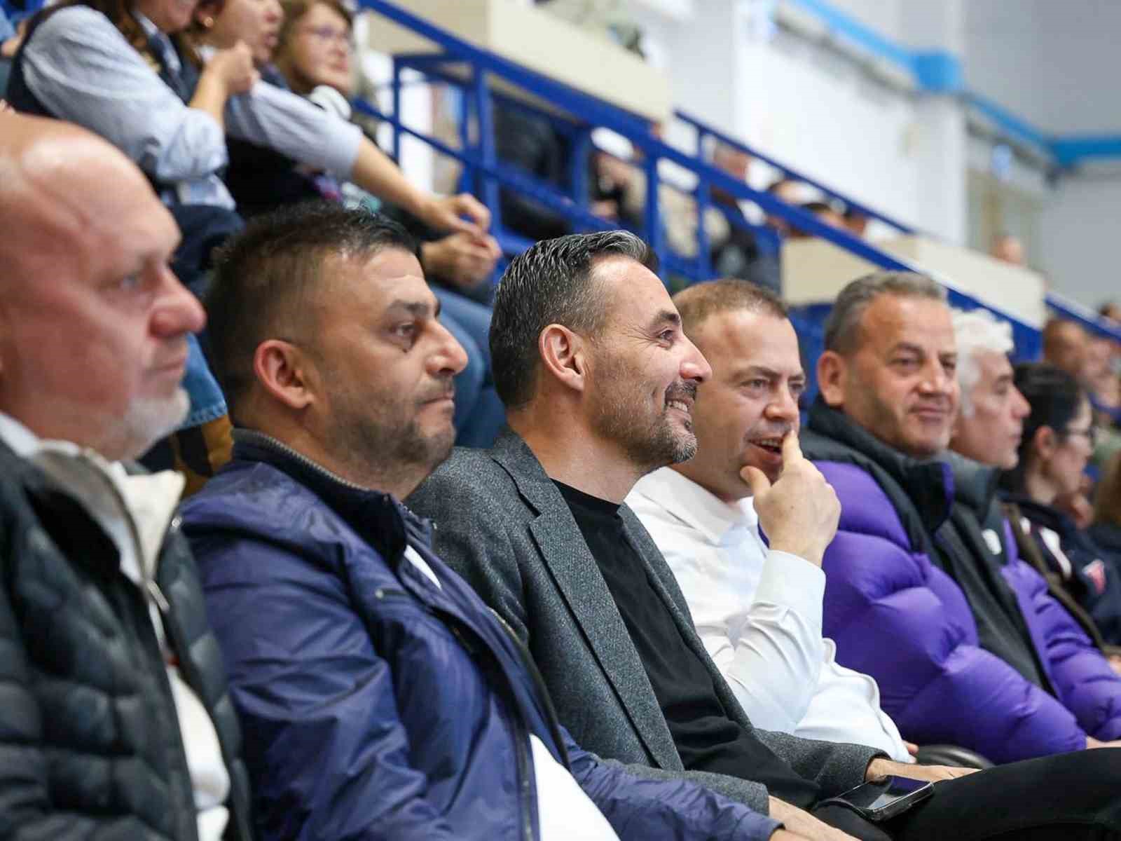 Manavgat’ın sultanları sezonu taraftarlarıyla noktaladı
