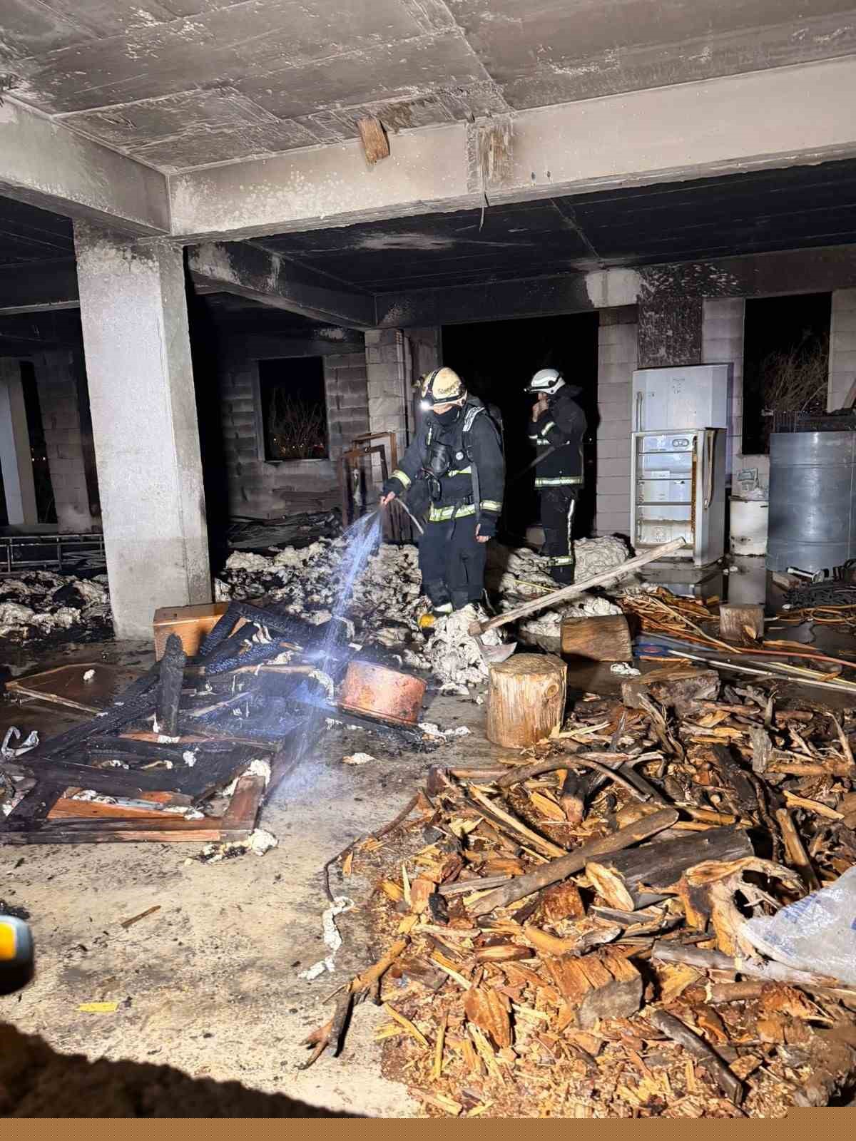 Manavgat’ta ardiye yangını korkuttu
