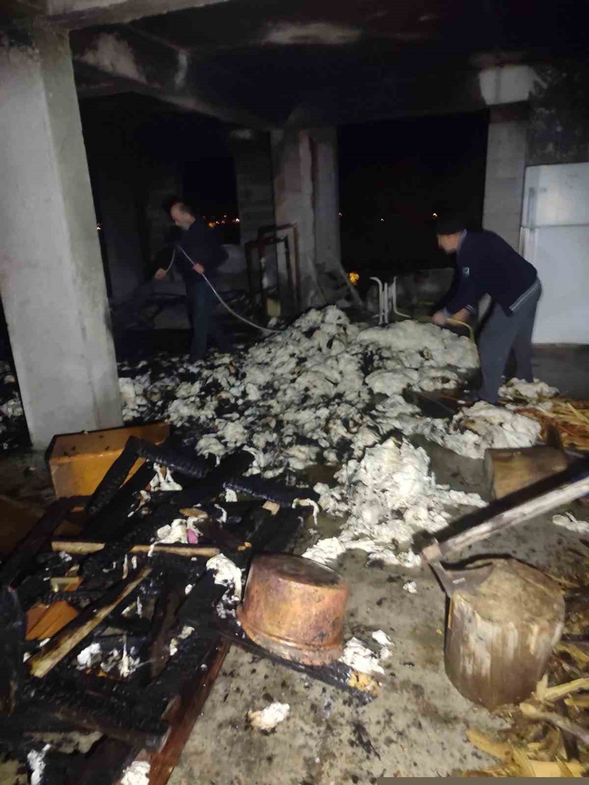 Manavgat’ta ardiye yangını korkuttu
