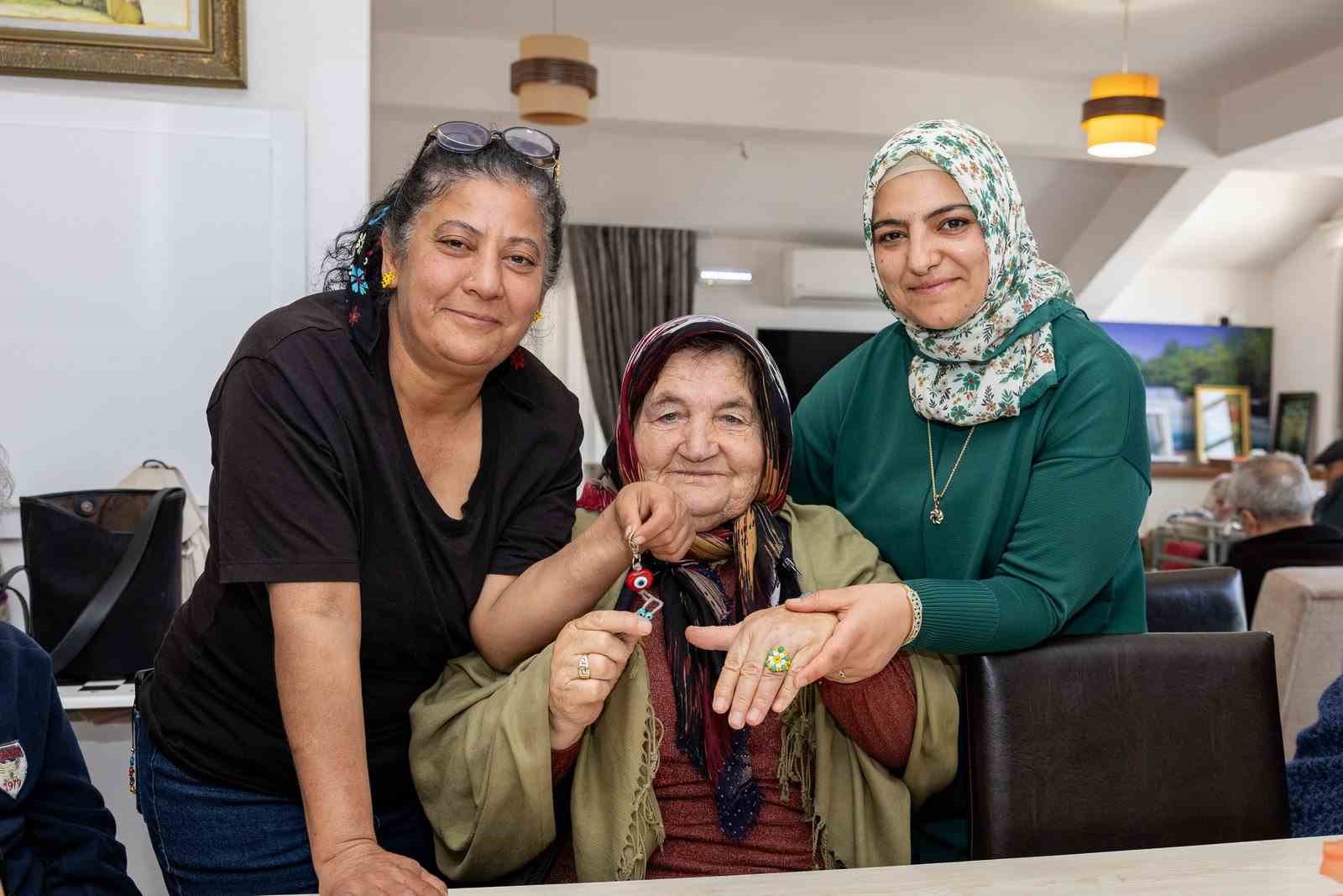 Manavgat’ta huzurevi sakinlerine yönelik el sanatları etkinliği düzenlendi
