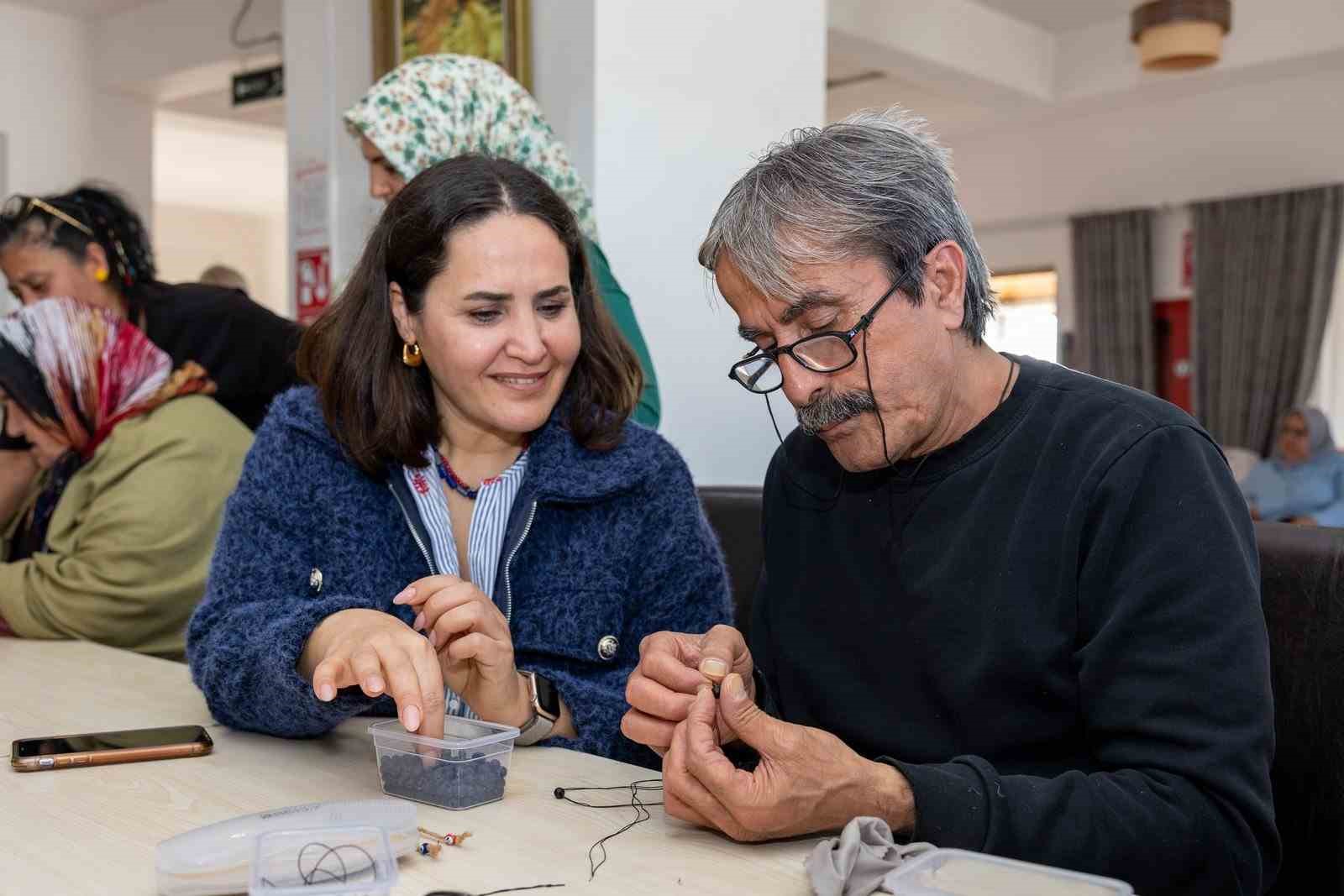 Manavgat’ta huzurevi sakinlerine yönelik el sanatları etkinliği düzenlendi
