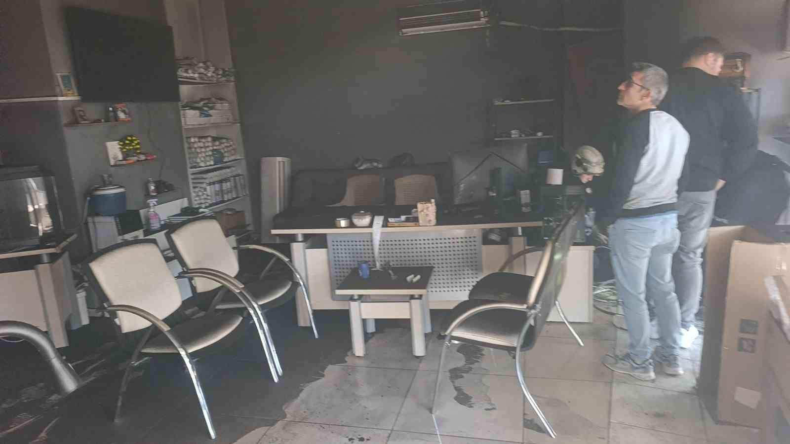 Manavgat’ta işyeri yangını ucuz atlatıldı
