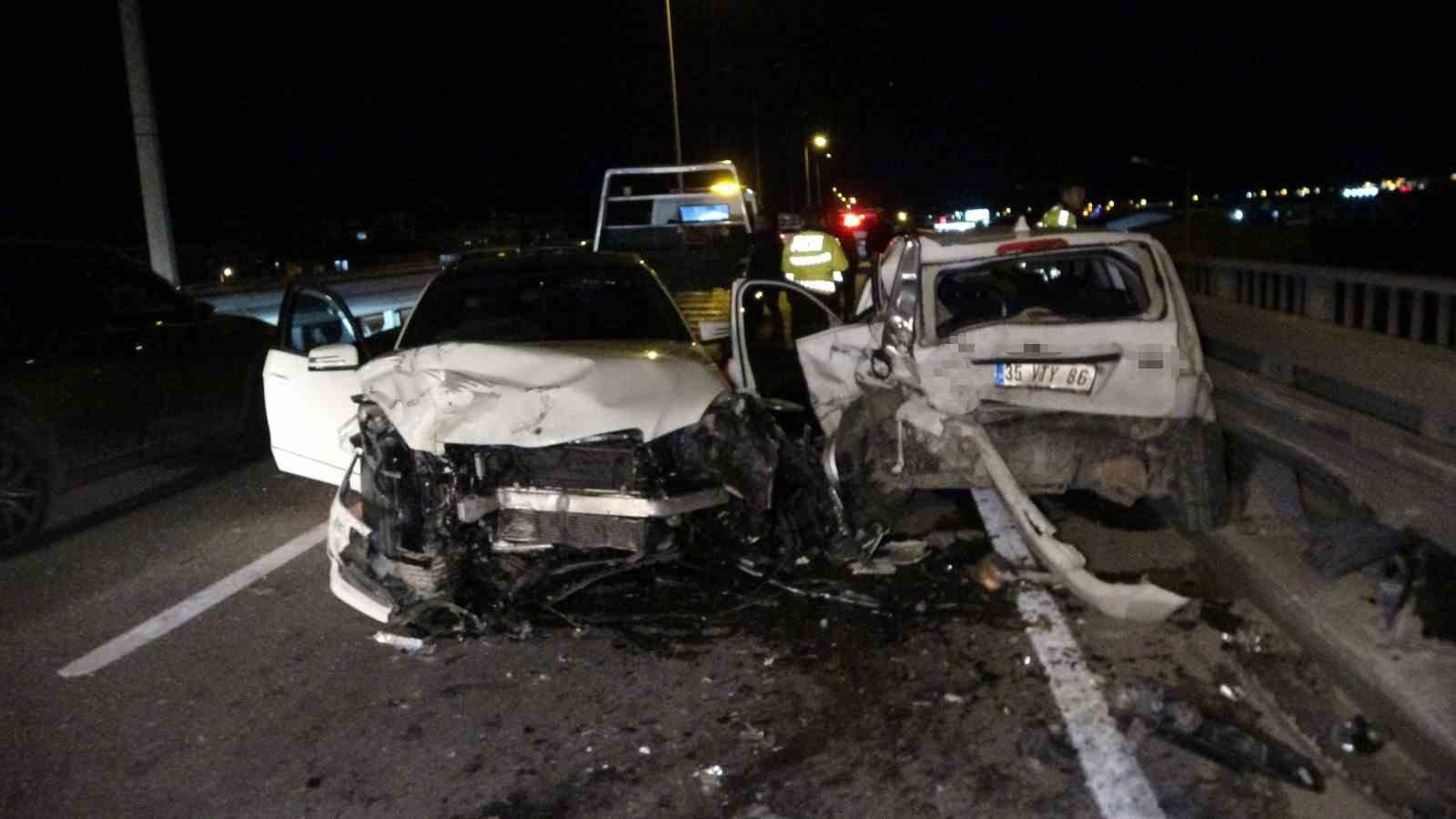 Manavgat’ta köprülü kavşakta zincirleme kaza: 2 yaralı
