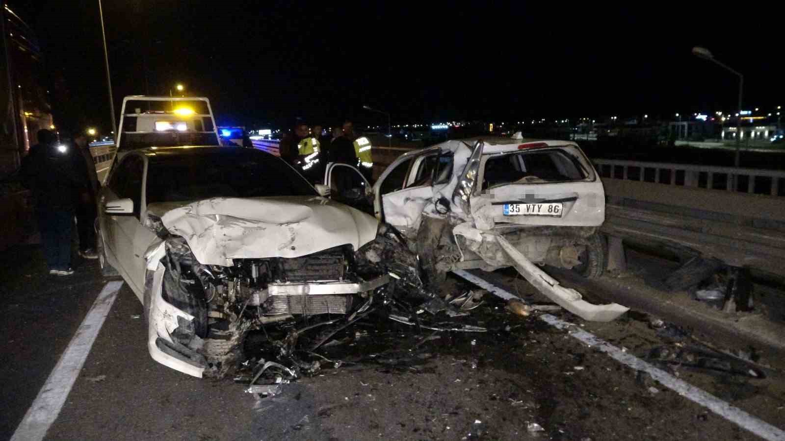Manavgat’ta köprülü kavşakta zincirleme kaza: 2 yaralı
