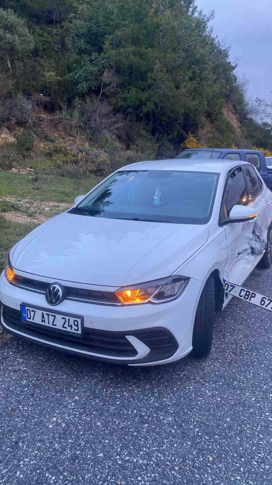 Manavgat’ta zincirleme kaza: 2 yaralı
