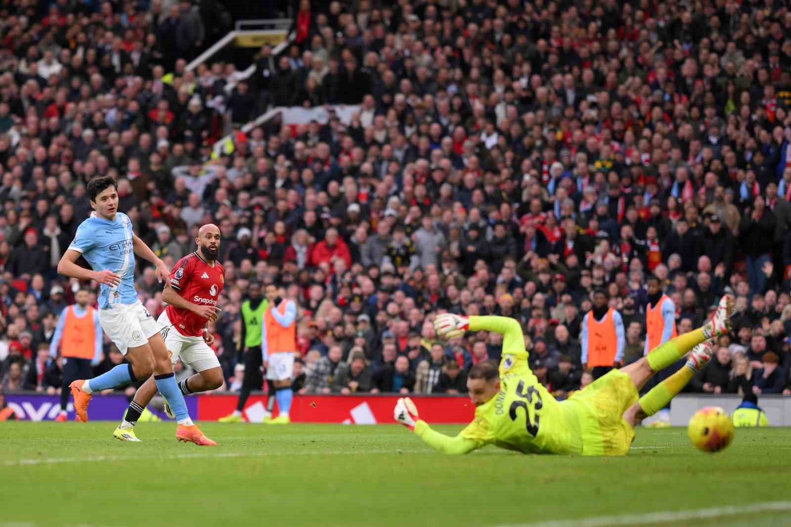 Manchester derbisinde kazanan Kırmızılar oldu
