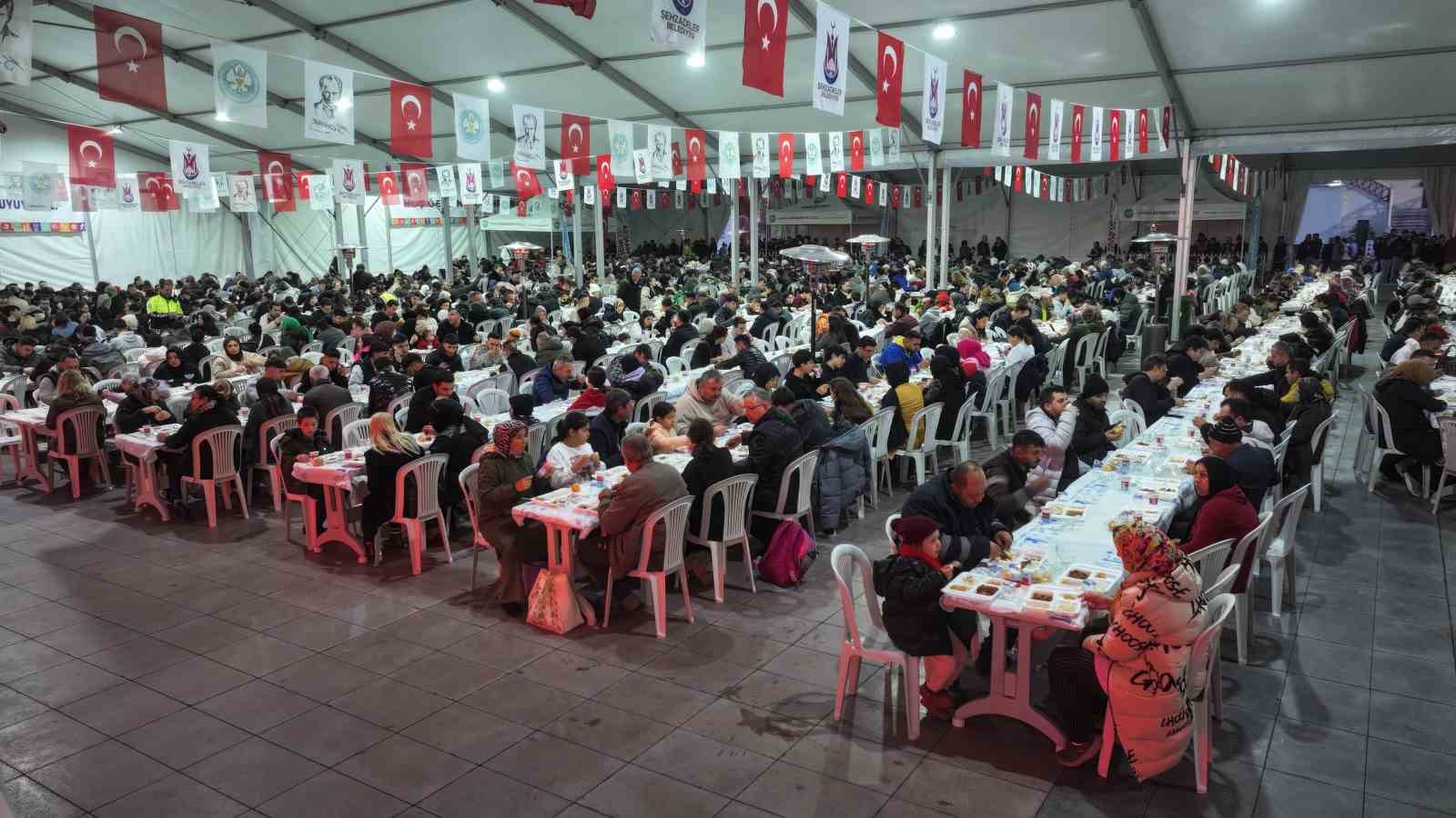 Manisa Büyükşehir Belediyesi 160 bin kişilik iftar sofrası kuracak
