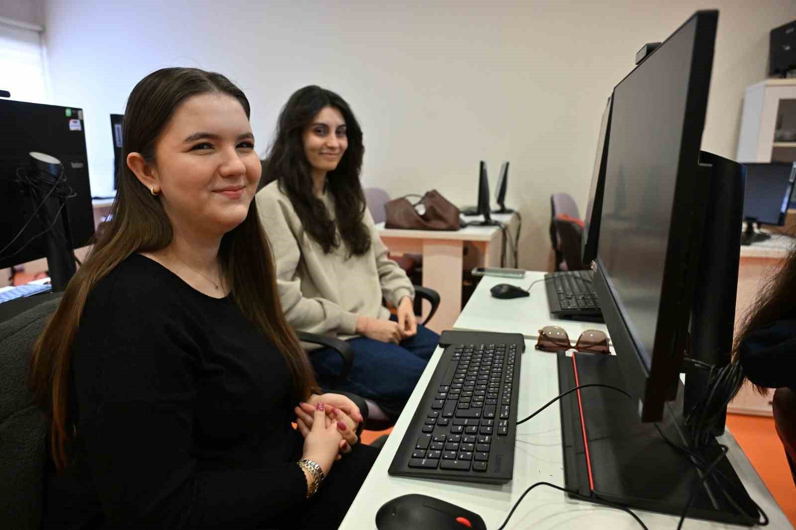 Manisa Büyükşehir Belediyesinden gençlere dijital gelecek vizyonu
