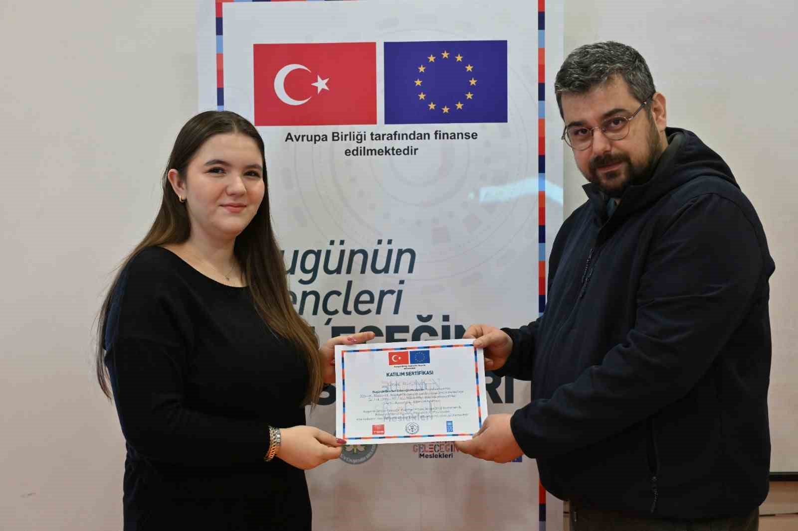 Manisa Büyükşehir Belediyesinden gençlere dijital gelecek vizyonu
