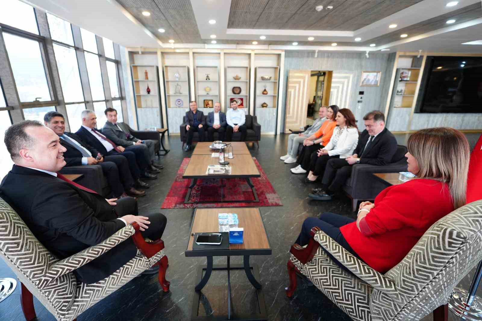 Manisa Büyükşehir Belediyesinden işçilere prim ve eğitim müjdesi
