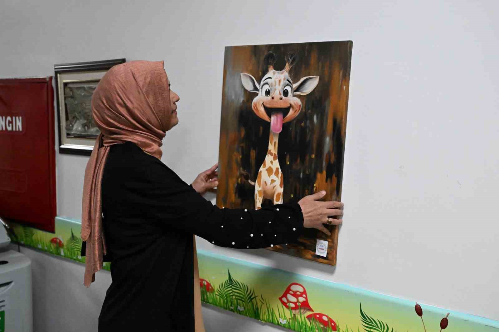 Manisa Büyükşehir Belediyesinden minik hastalara 23 Nisan morali
