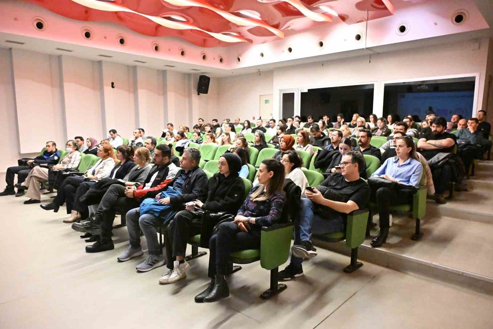 Manisa Büyükşehir personeline yapay zeka ve veri yönetimi eğitimi
Manisa Büyükşehir personeline yapay zeka ve veri yönetimi eğitimi