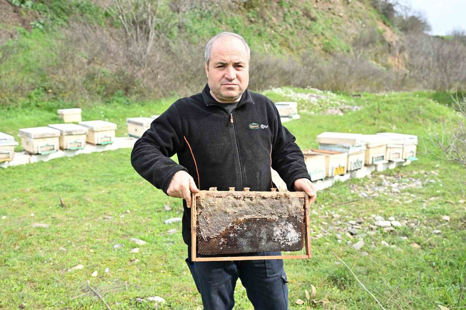 Manisa Büyükşehir’den sel mağduru arıcıya kovan desteği
