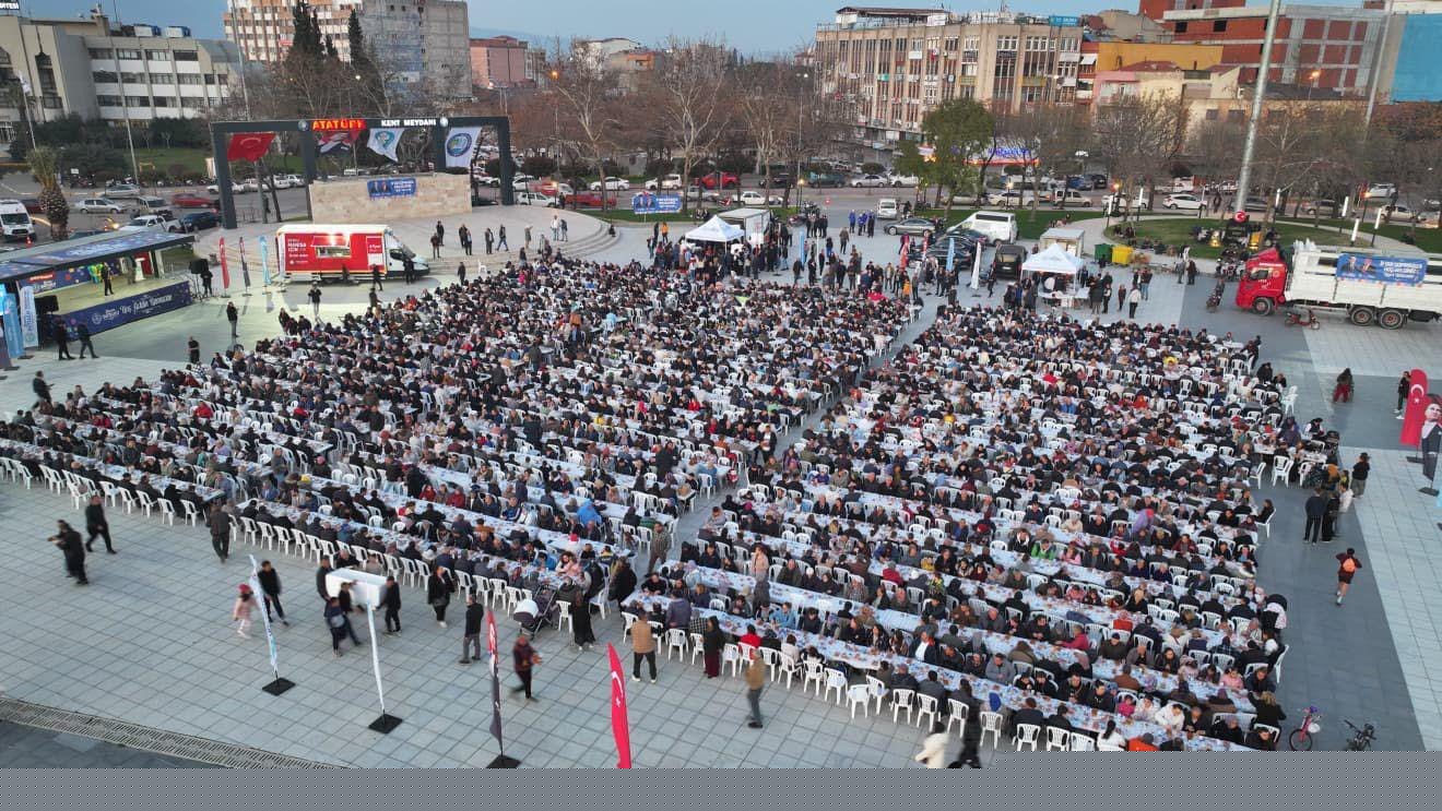 Manisa Büyükşehir’in ‘İftar Sofrası’ Salihli’de kuruldu
