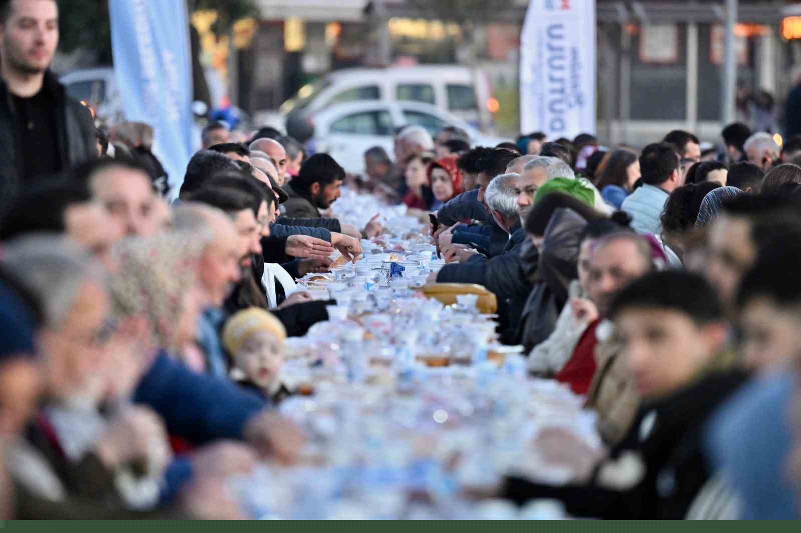Manisa Büyükşehir’in ‘İftar Sofrası’ Salihli’de kuruldu

