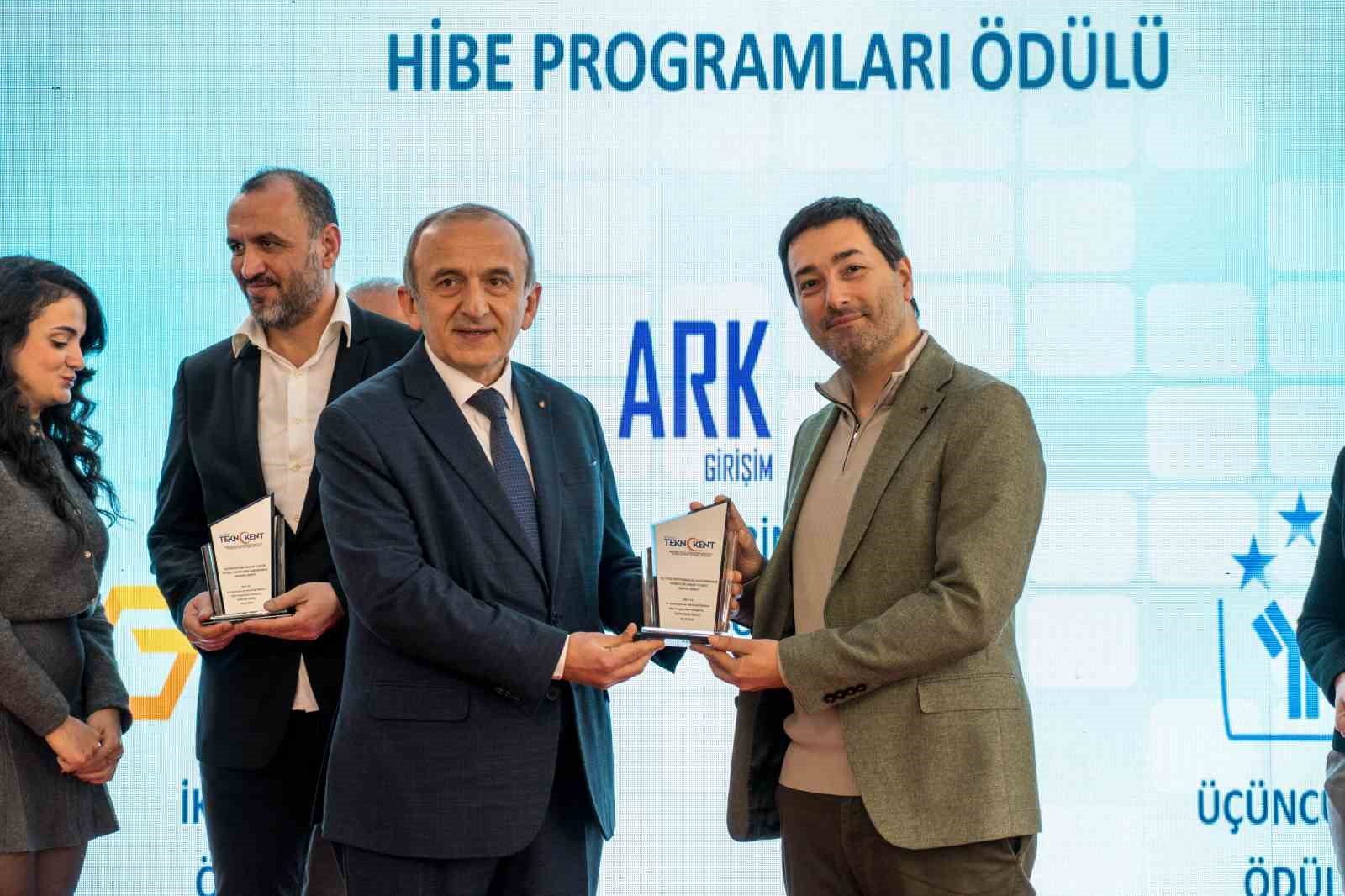 Manisa CBÜ TEKNOKENT’e destek sağlayan firmalara ödül
