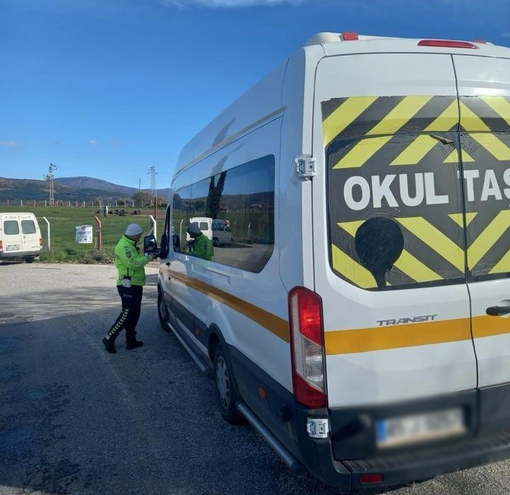 Manisa Emniyet Müdürlüğünden okul servislerine sıkı denetim
