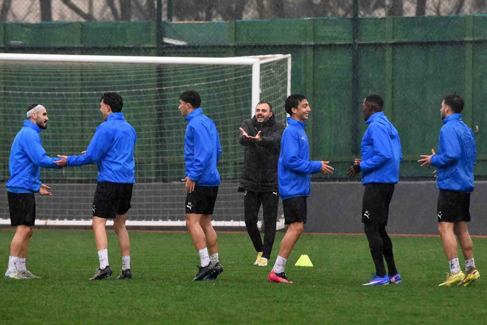 Manisa FK, Esenler Erokspor maçı hazırlıklarını tamamladı
