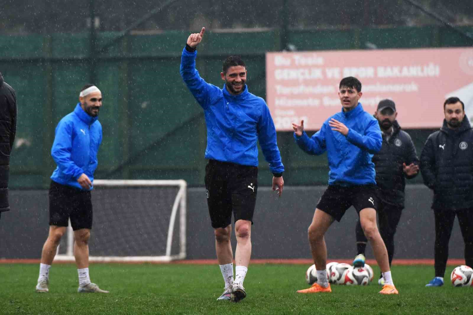 Manisa FK, Esenler Erokspor maçı hazırlıklarını tamamladı
