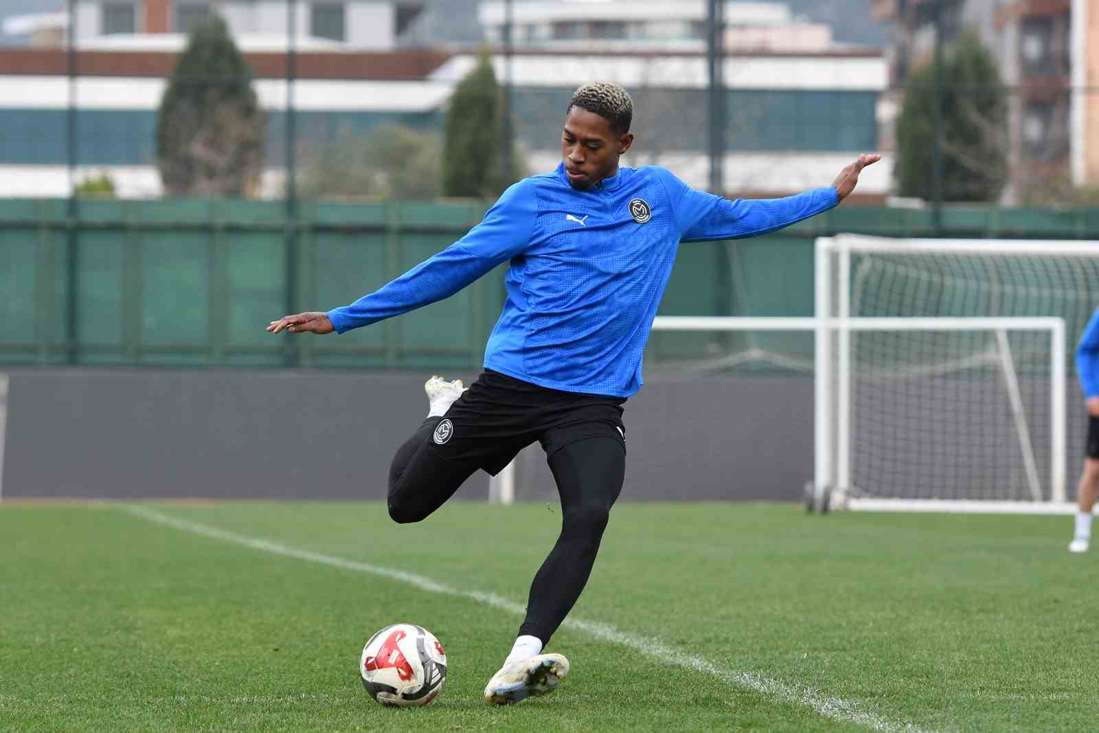 Manisa FK, günü yenileme çalışmasıyla tamamladı
