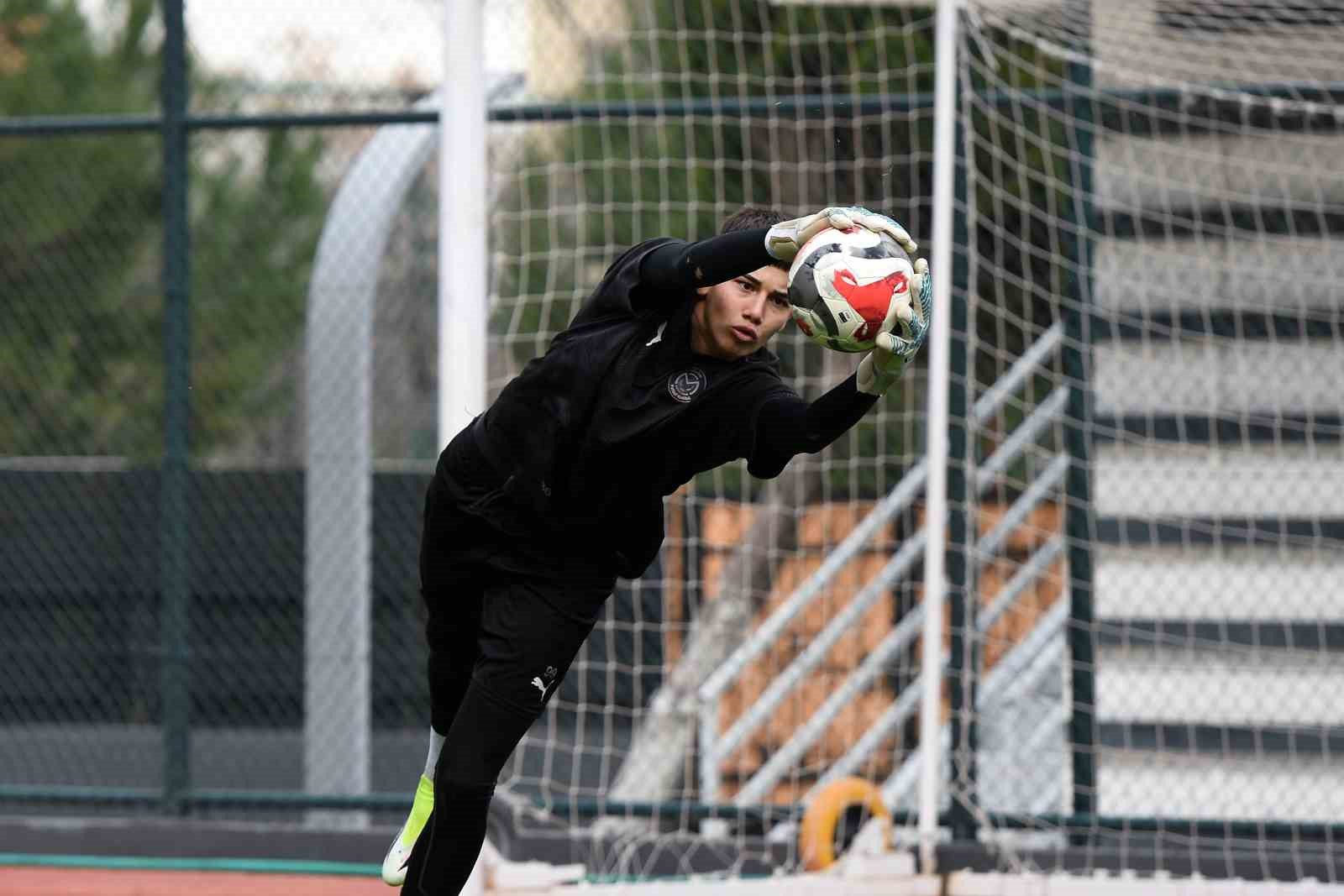 Manisa FK, günü yenileme çalışmasıyla tamamladı
