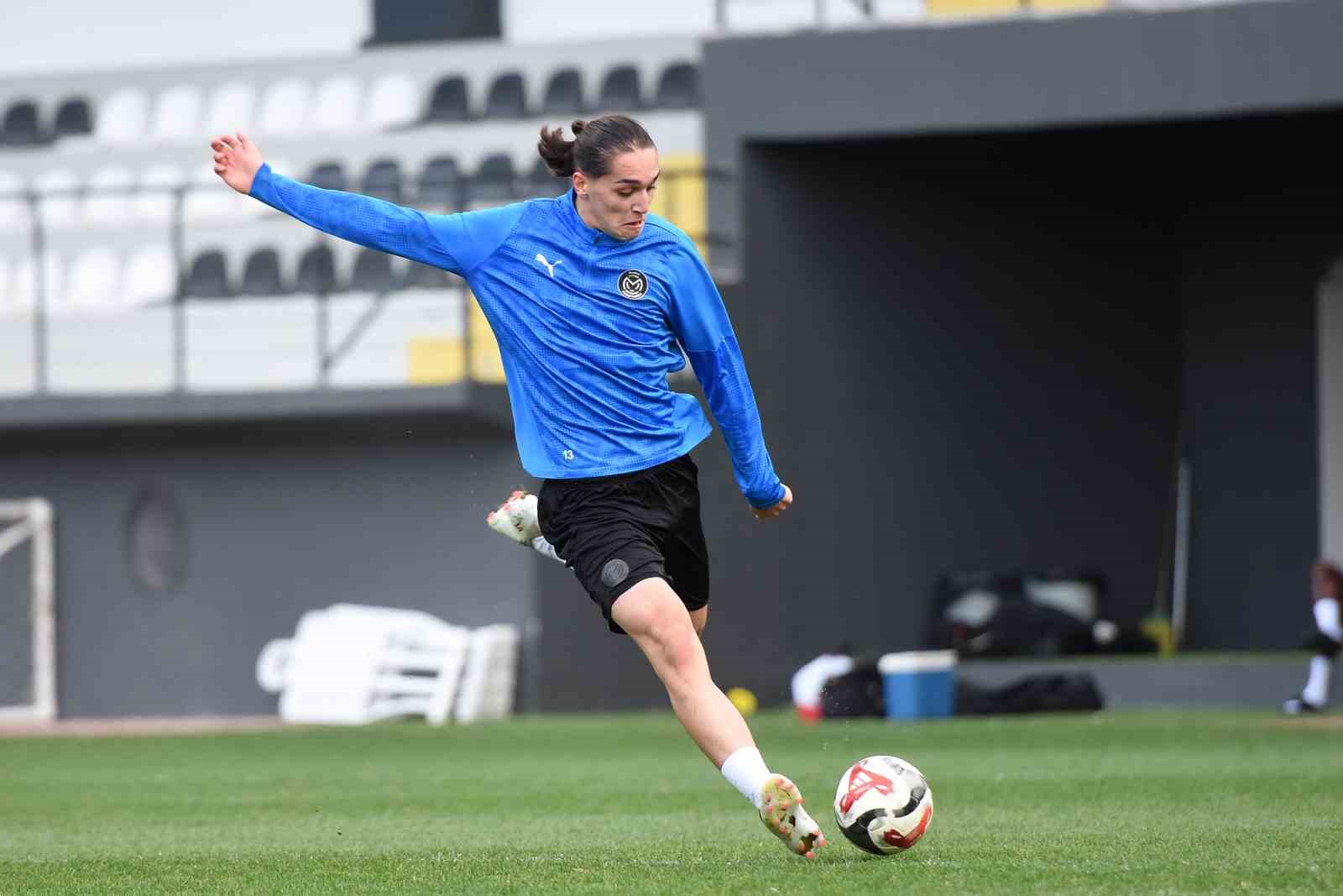 Manisa FK, günü yenileme çalışmasıyla tamamladı
