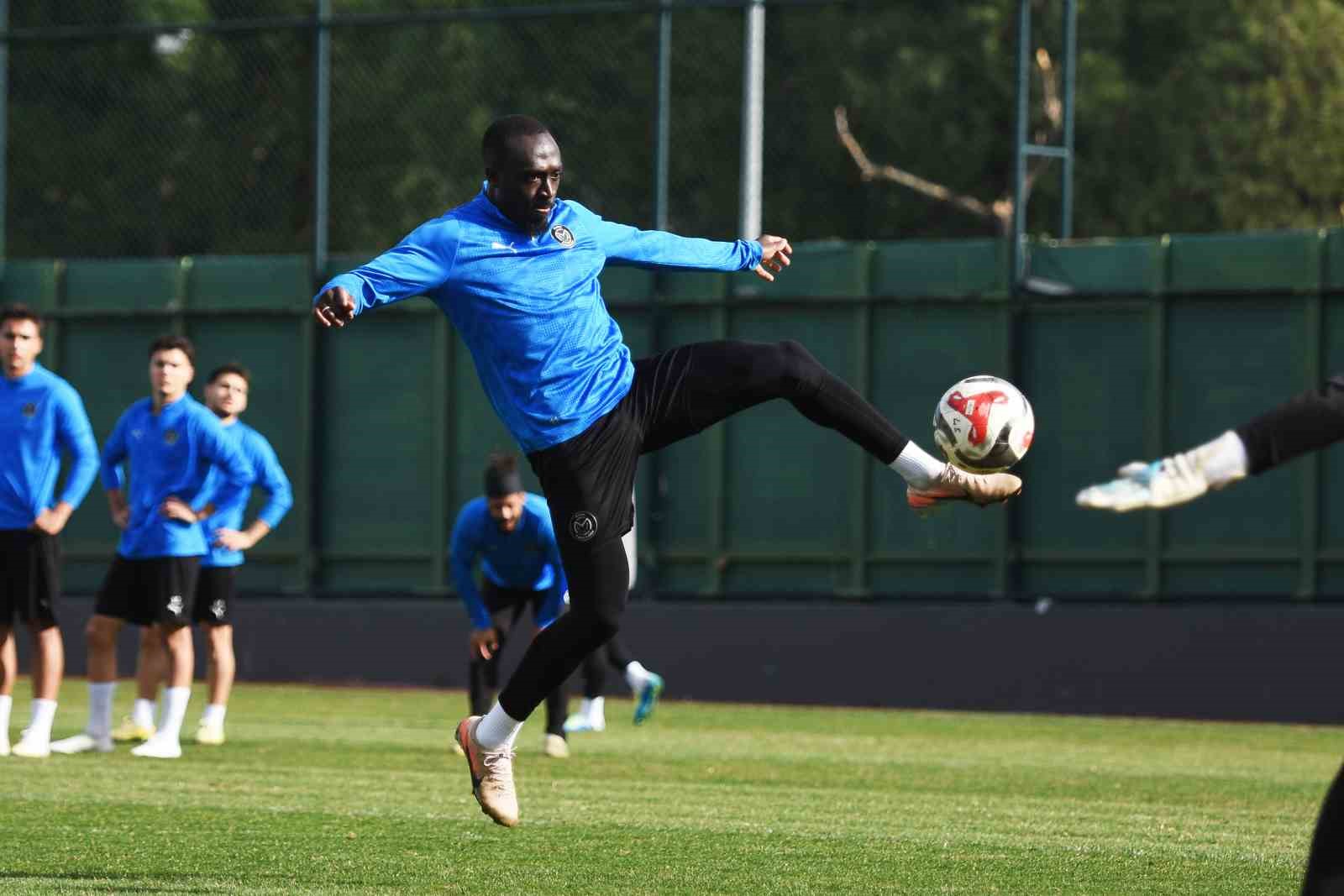 Manisa FK, Ümraniyespor maçının hazırlıklarını sürdürdü
