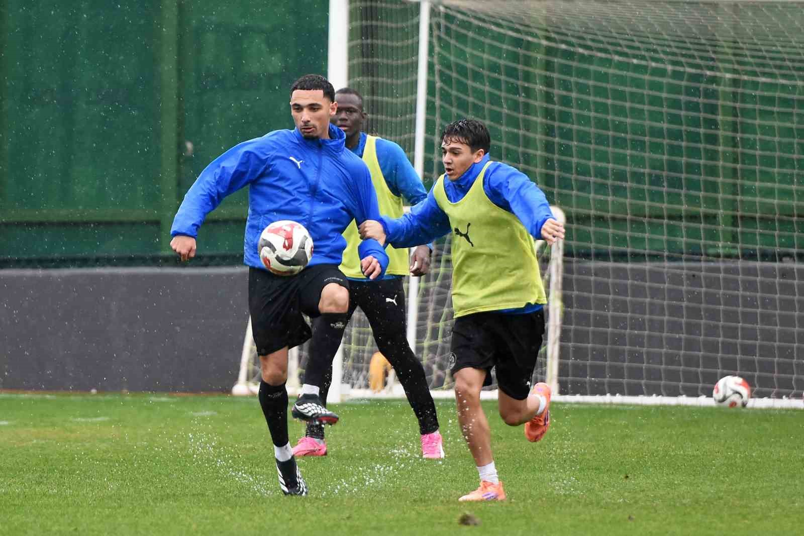 Manisa FK’da Adana Demirspor mesaisi sürüyor
