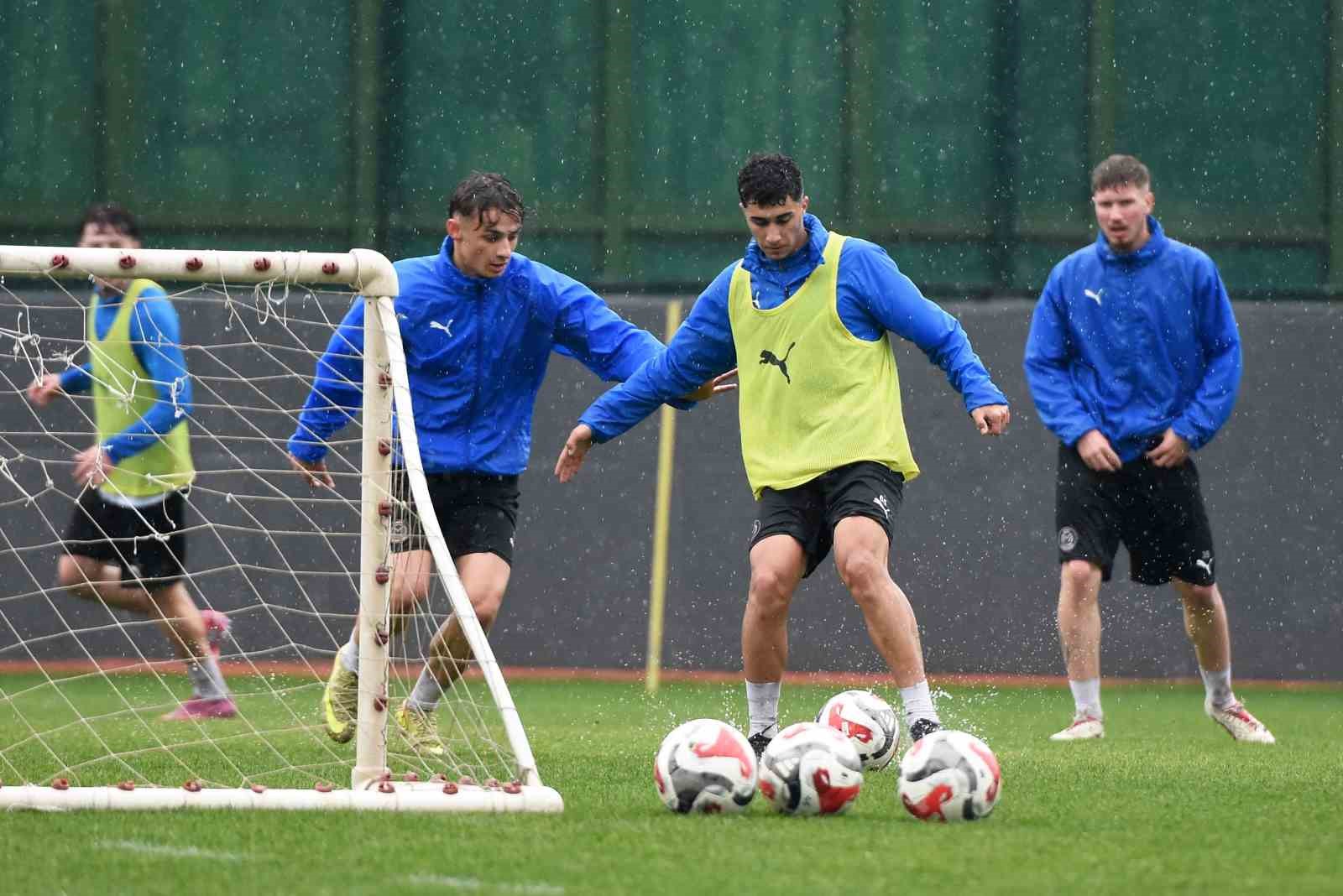 Manisa FK’da Adana Demirspor mesaisi sürüyor
