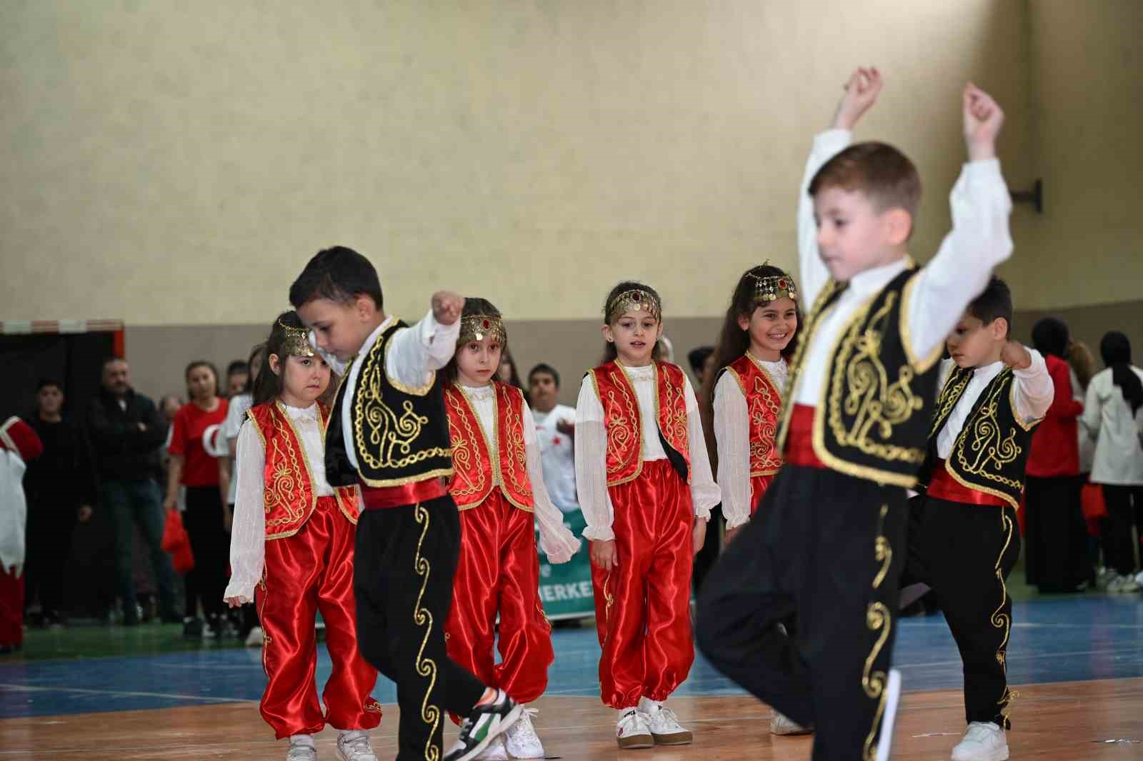 Manisa ilçelerinde 23 Nisan coşkusu

