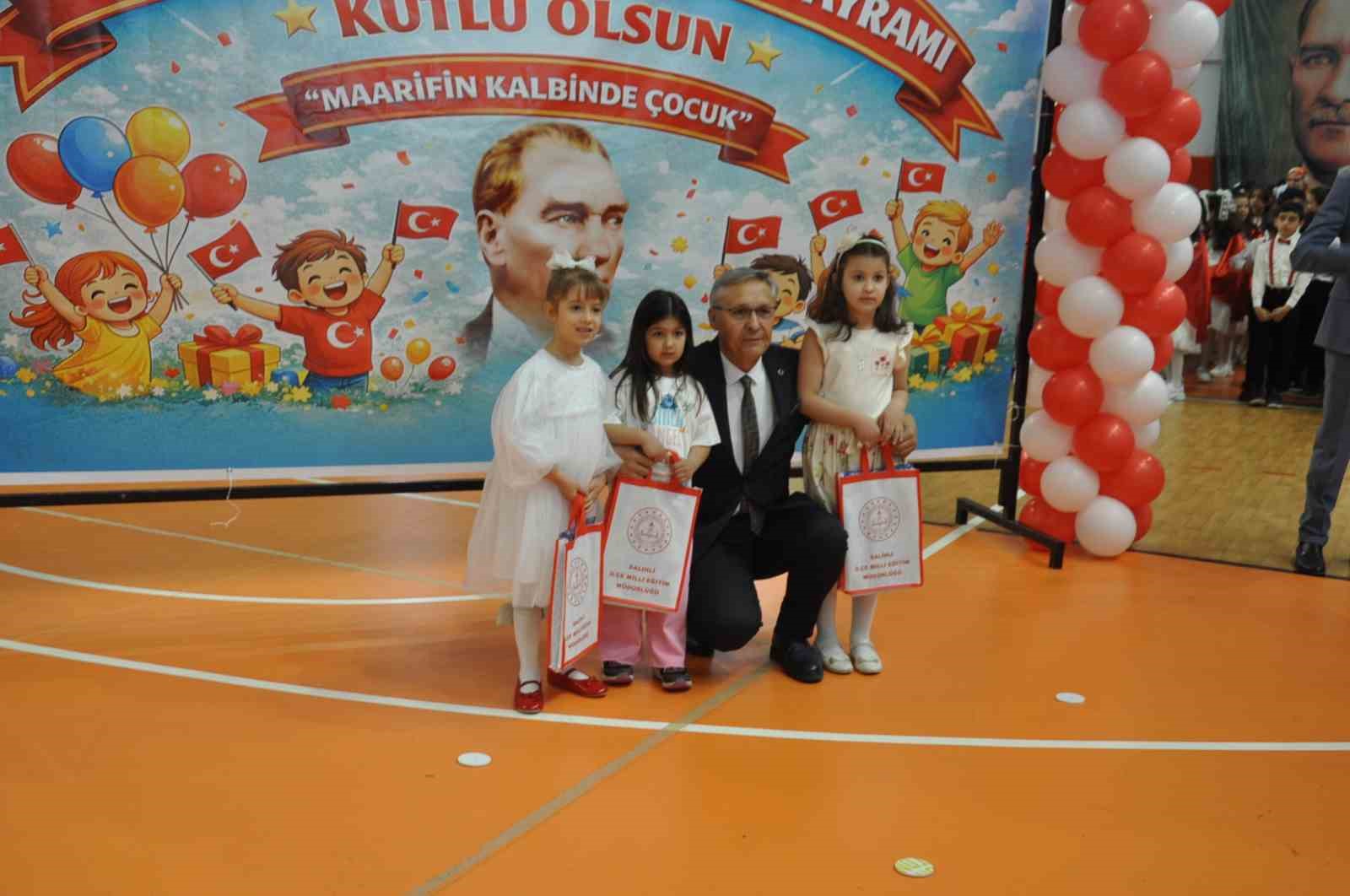 Manisa ilçelerinde 23 Nisan coşkusu
