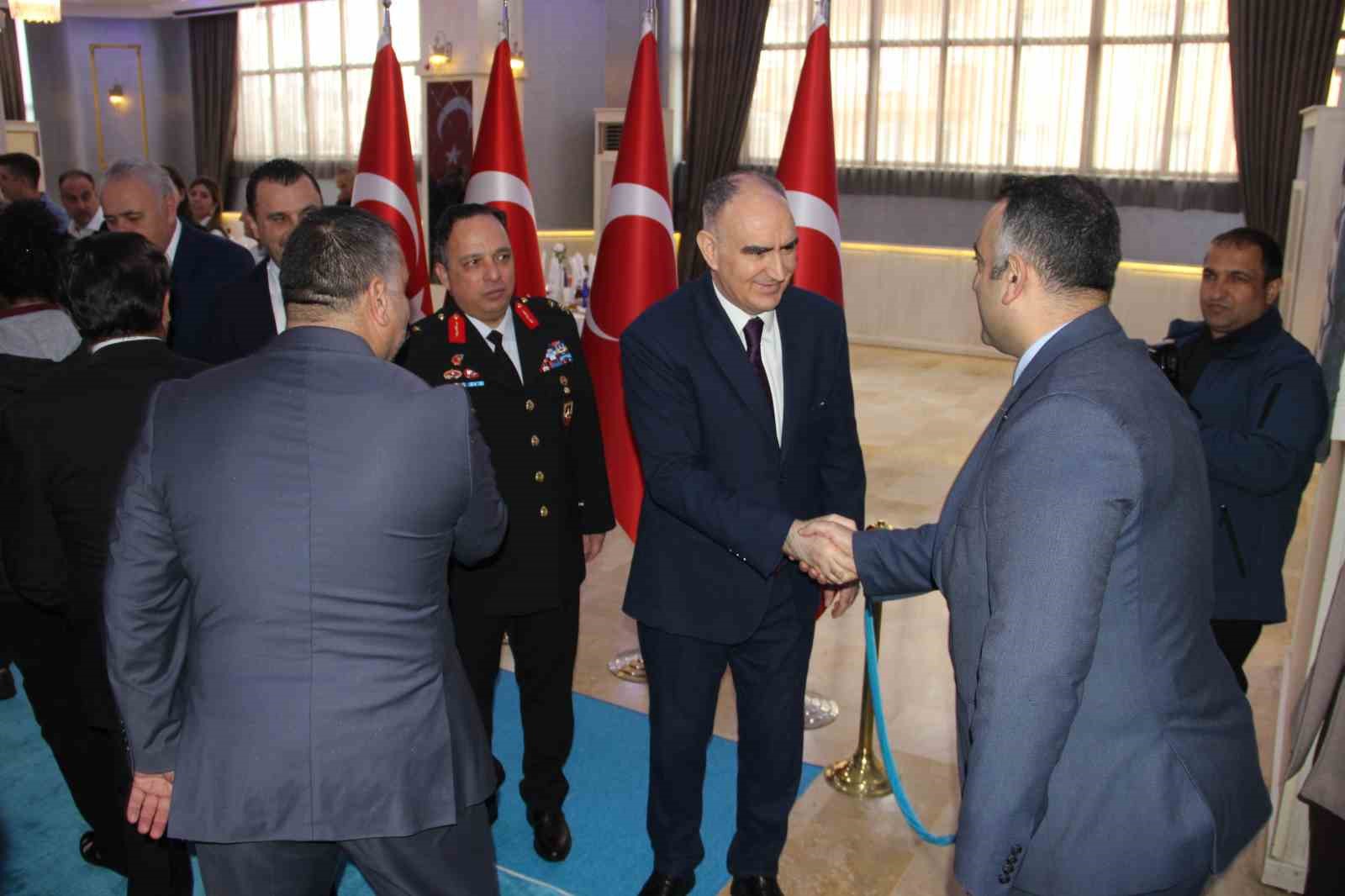 Manisa protokolü bayramlaşmada buluştu
