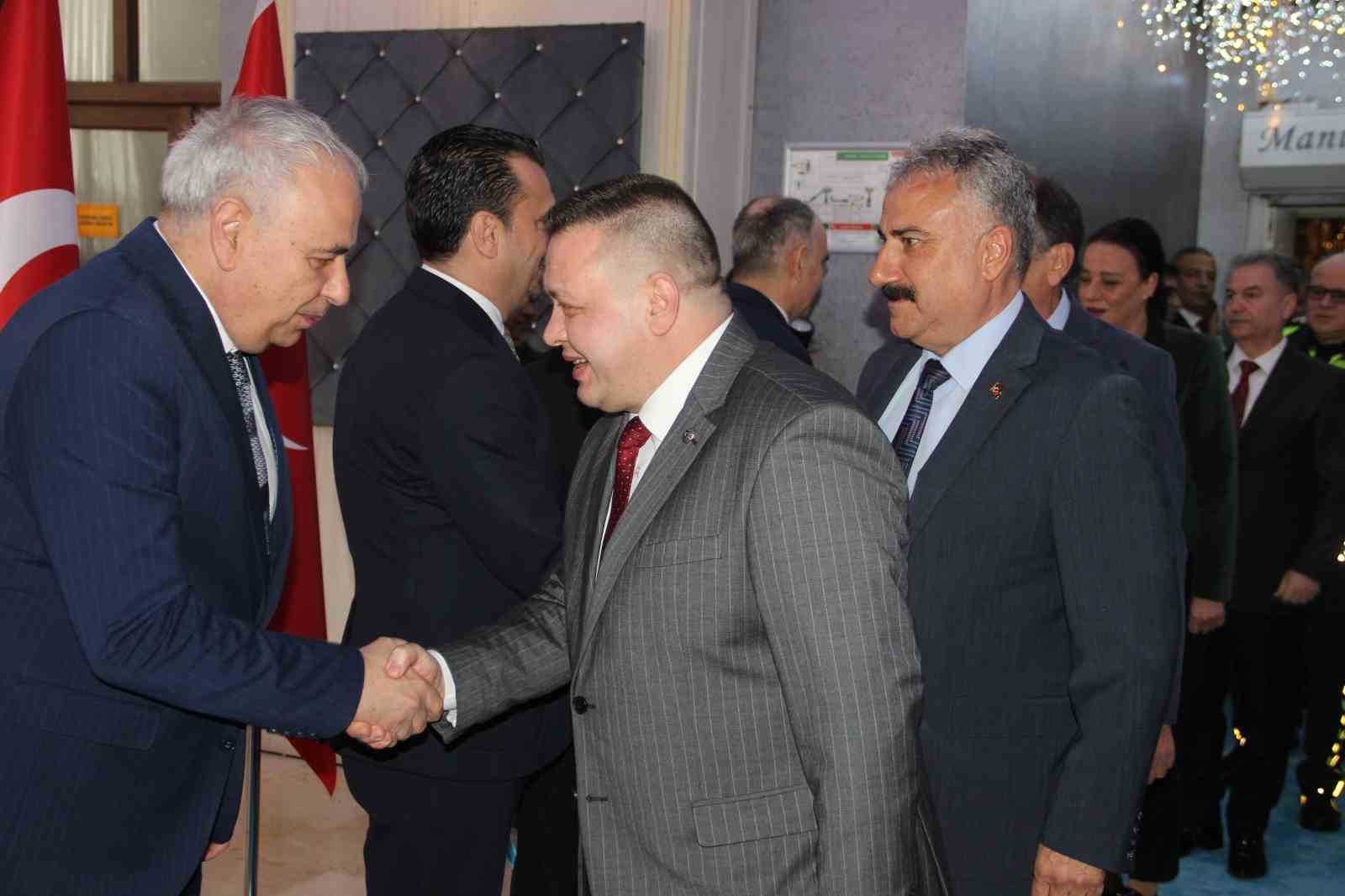 Manisa protokolü bayramlaşmada buluştu
