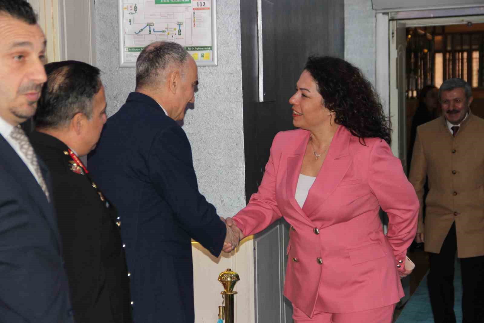 Manisa protokolü bayramlaşmada buluştu
