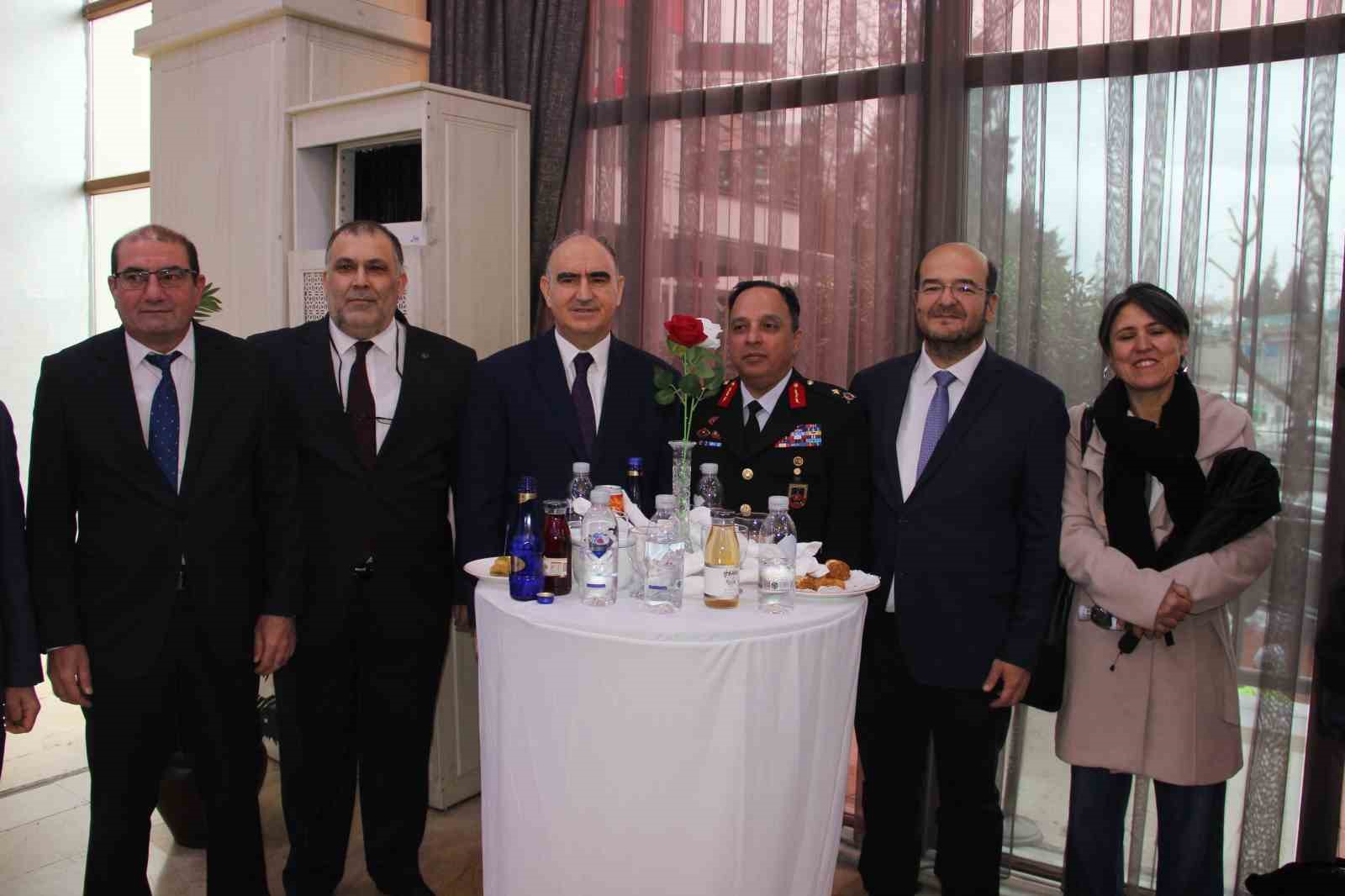 Manisa protokolü bayramlaşmada buluştu
