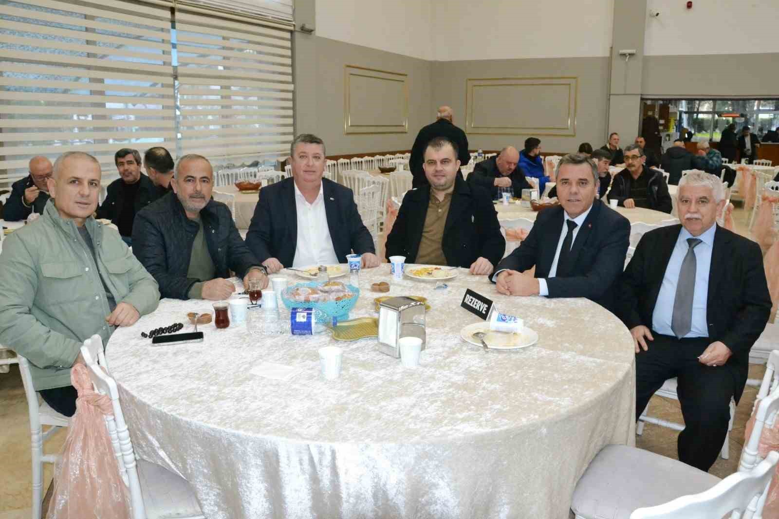 Manisa’da 155 No’lu Halk Otobüsleri Kooperatifi’nde Fevzi Açıkel güven tazeledi
