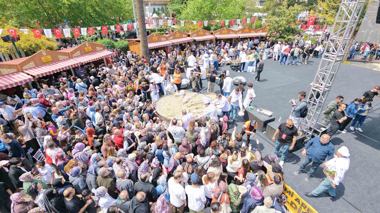 Manisa’da 2 ton bahar pilavı dağıtıldı
