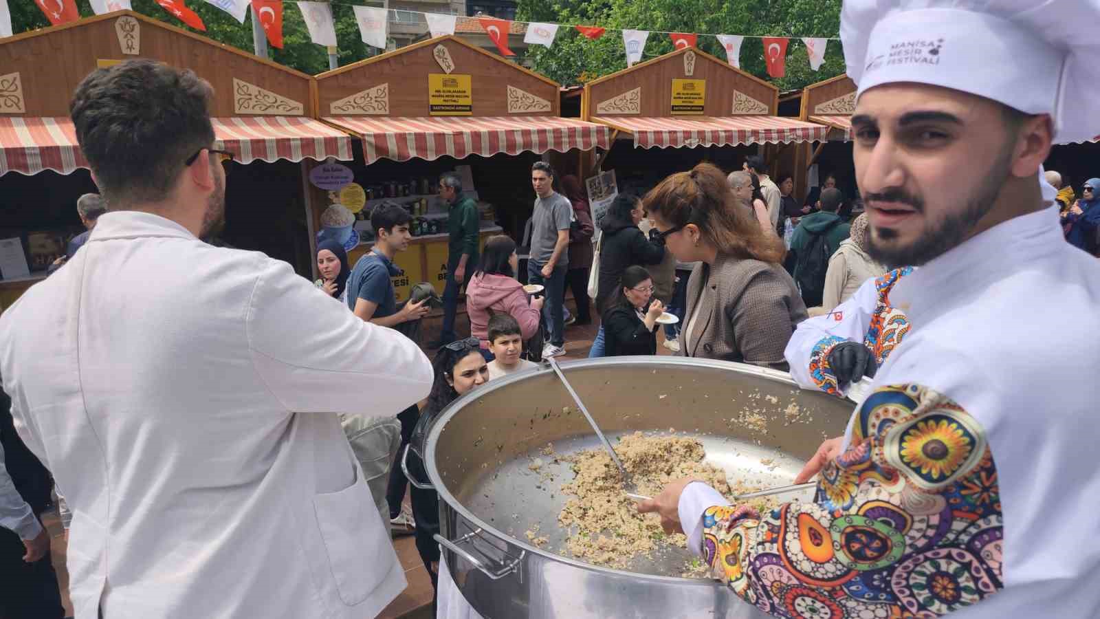 Manisa’da 2 ton bahar pilavı dağıtıldı
