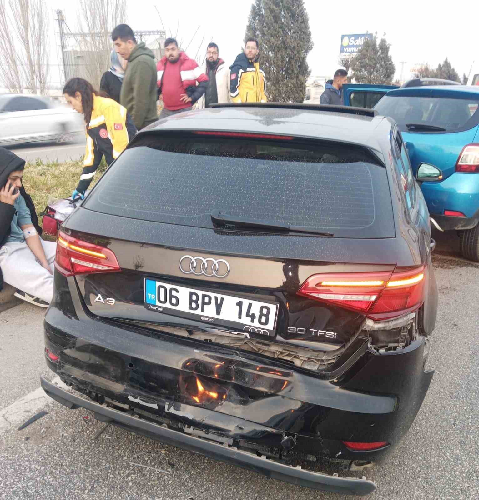Manisa’da 4 araçlı zincirleme kaza: 7 yaralı
