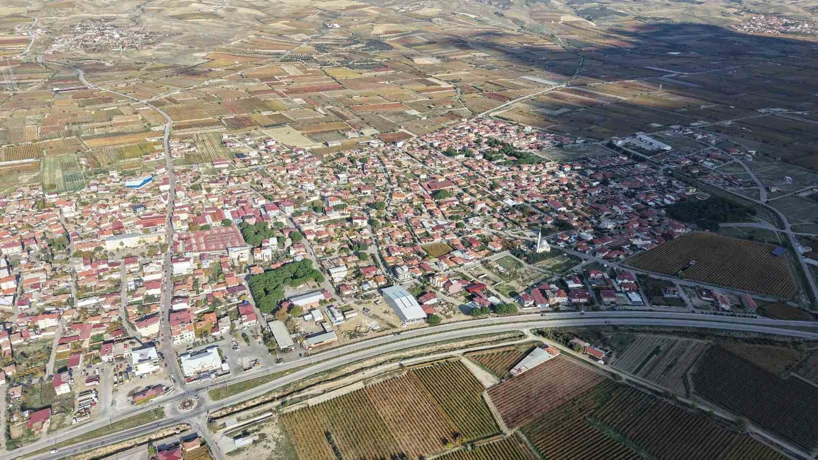 Manisa’da 45 yıllık asbestli içme suyu hattı tarihe karışıyor
Manisa’da 45 yıllık asbestli içme suyu hattı tarihe karışıyor