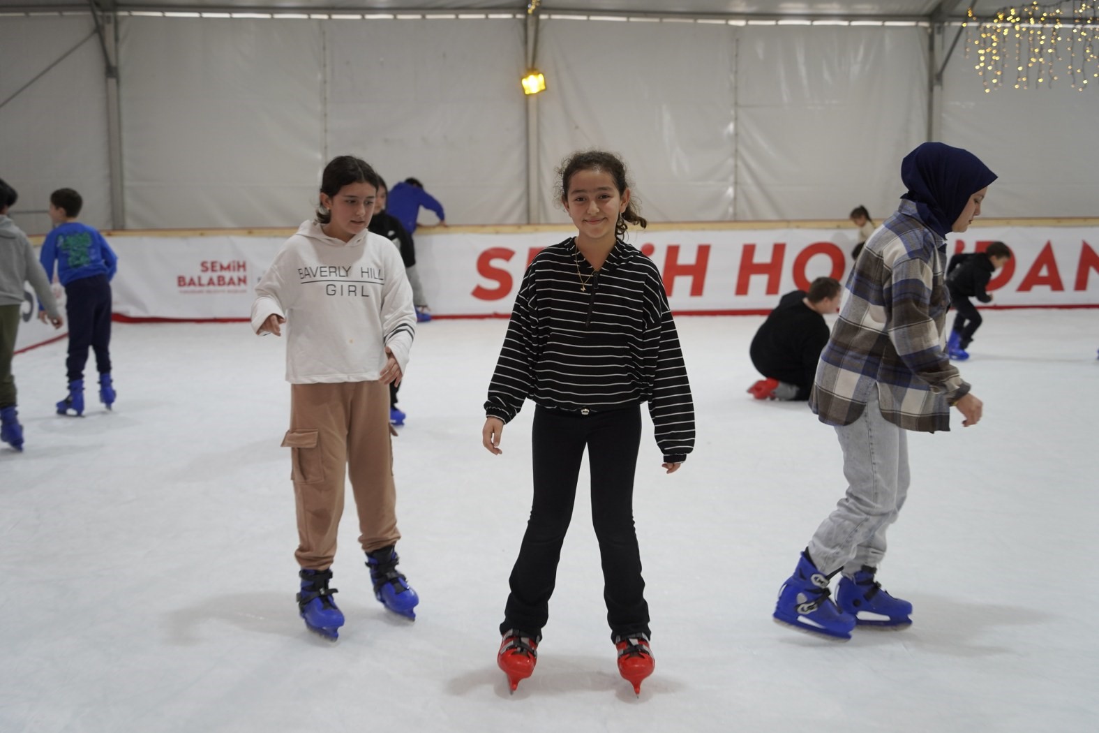 Manisa’da 5 bin öğrenci buz pistinde eğlendi
