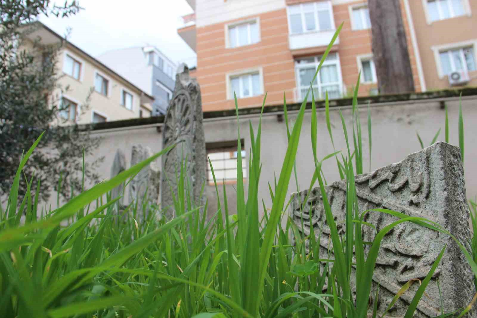 Manisa’da 500 yıllık hazireye saygısızlık
