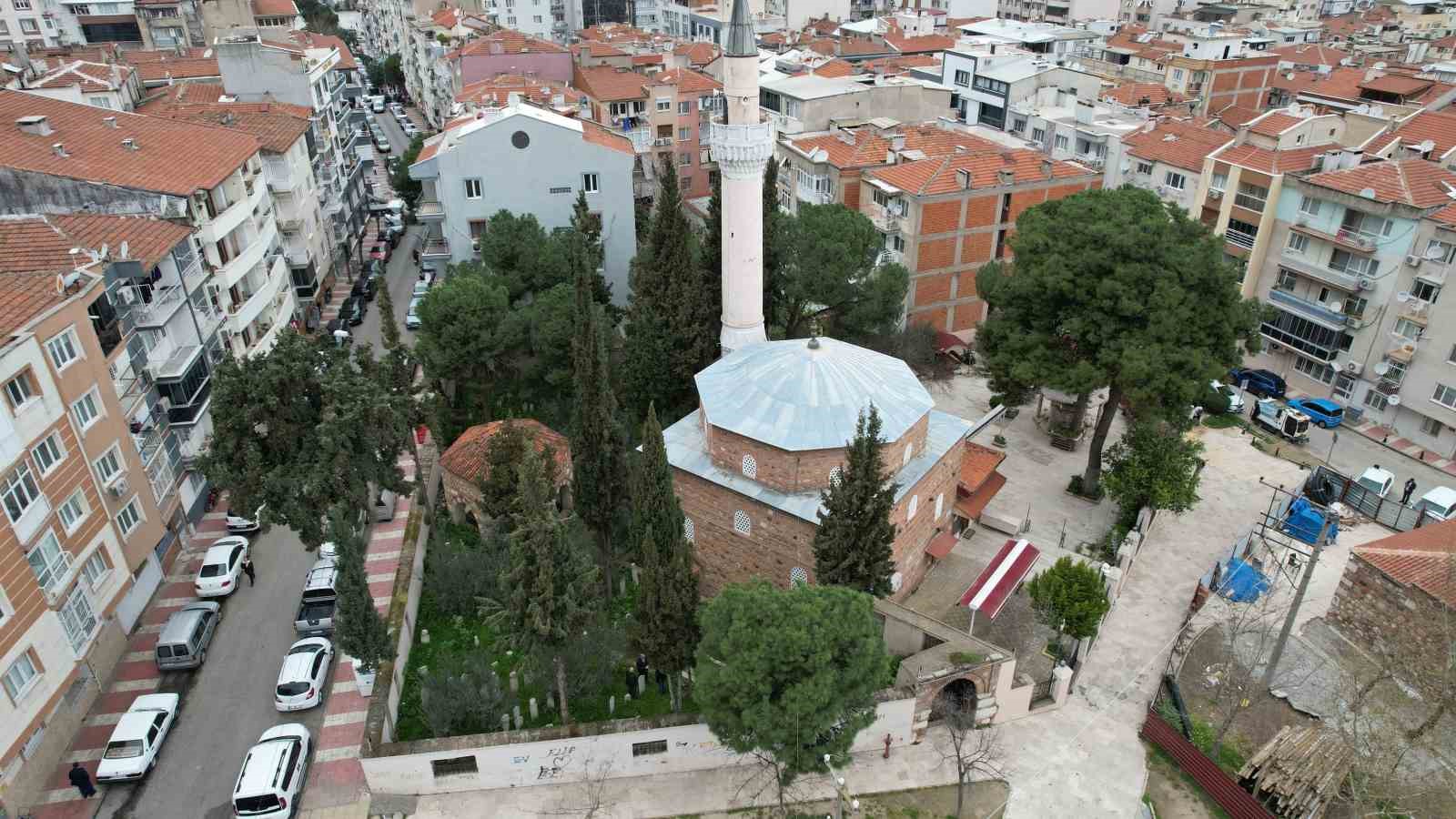 Manisa’da 500 yıllık hazireye saygısızlık
